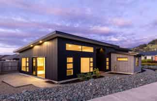 16 Sabine Drive, Richmond
