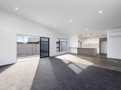 16 Sabine Drive, Richmond