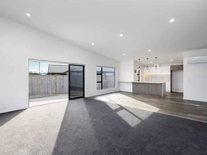 16 Sabine Drive, Richmond