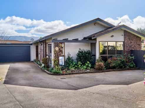23 Mcenroe Grove, Naenae