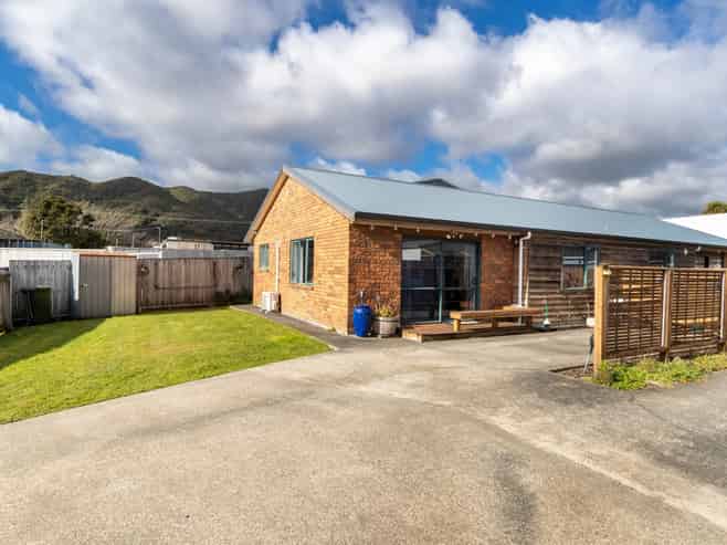 1/4 Ipswich Grove, Wainuiomata