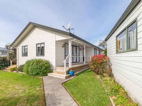 115B Bartholomew Road, Levin