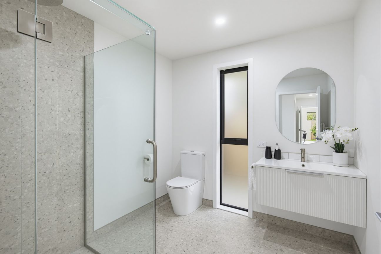 Brand new, exceptional value - Vista 4