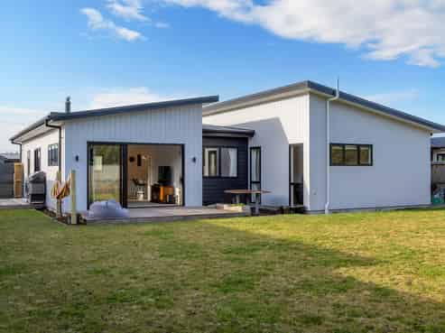 100 Benashet Drive, Lincoln