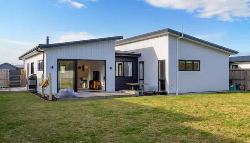 100 Benashet Drive, Lincoln