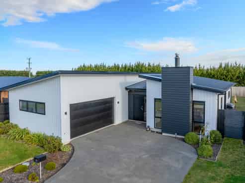 100 Benashet Drive, Lincoln