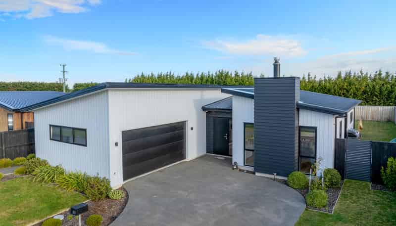 100 Benashet Drive, Lincoln