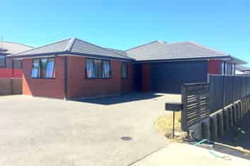 8 Beggs Lane, Pyes Pa