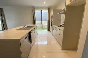 8 Beggs Lane, Pyes Pa