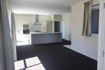 8 Beggs Lane, Pyes Pa