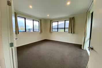 8 Beggs Lane, Pyes Pa