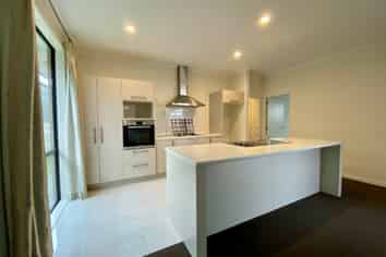 8 Beggs Lane, Pyes Pa