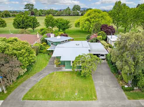 500 Hart Drive, Frimley
