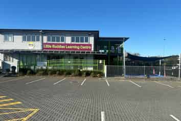 MODERN BUILDING WITH SECURE INCOME