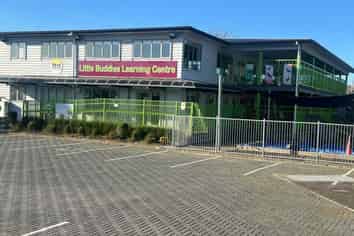 MODERN BUILDING WITH SECURE INCOME