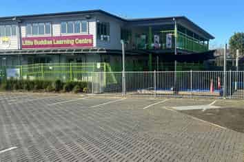 MODERN BUILDING WITH SECURE INCOME