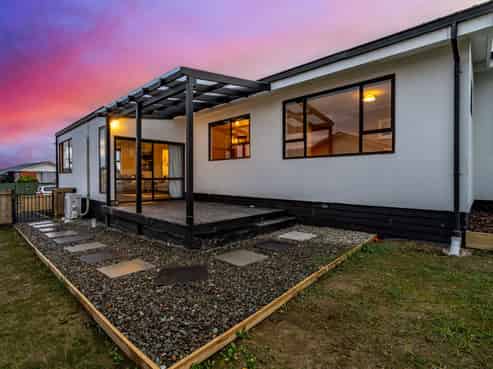 57 Dunbeath Crescent, Kew