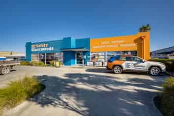 Dual Tenanted Investment & Rear Vacant Warehouse