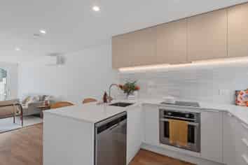 2/182 Edgeware Road, Saint Albans