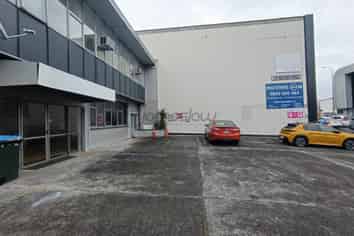 Affordable Retail/Office on City Fringe