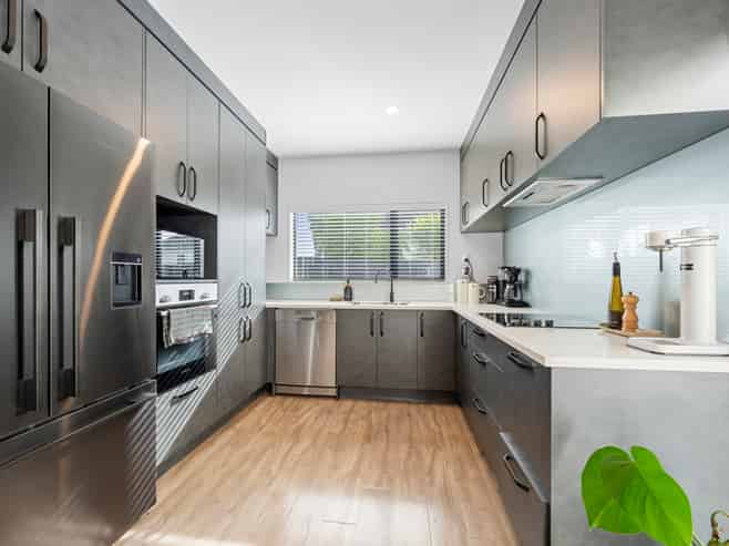 15 Korama Lane, New Lynn
