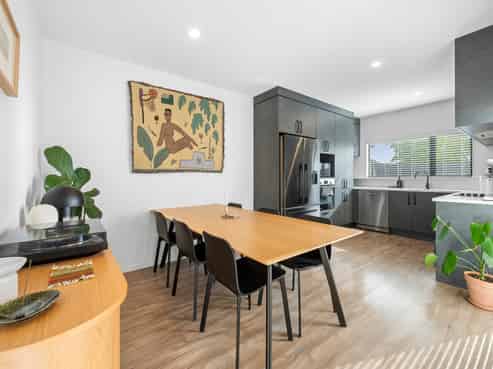 15 Korama Lane, New Lynn