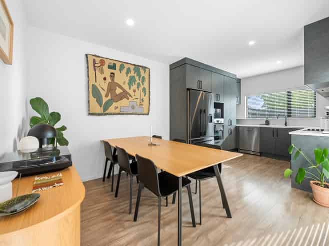15 Korama Lane, New Lynn