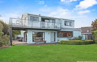 11A Pinaster Place, Parklands