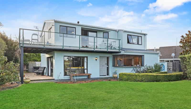 11A Pinaster Place, Parklands