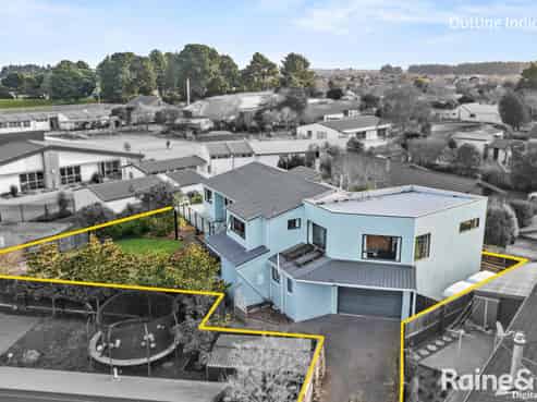 11A Pinaster Place, Parklands