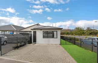 17b Tributary Parade, Karaka