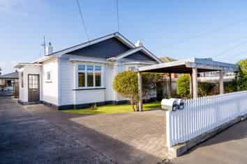 15 East Avenue, Saint Kilda