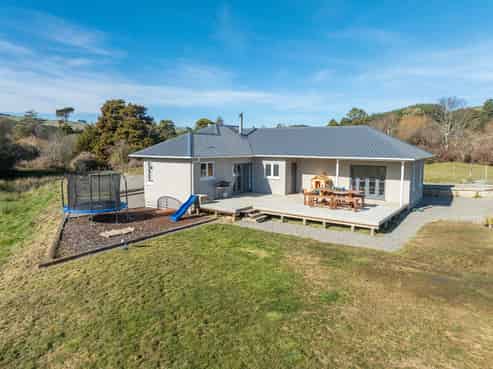 4 North Road, Mauriceville