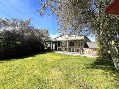 Cottage/57 Fareham Lane, Renwick