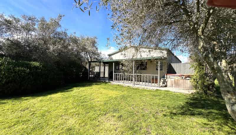 Cottage/57 Fareham Lane, Renwick