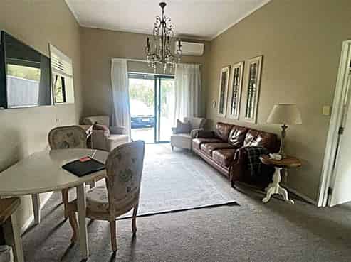 Cottage/57 Fareham Lane, Renwick