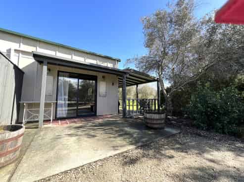 Cottage/57 Fareham Lane, Renwick