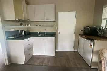 Cottage/57 Fareham Lane, Renwick