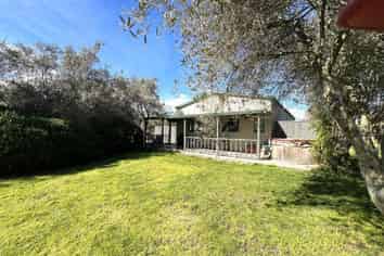 Cottage/57 Fareham Lane, Renwick