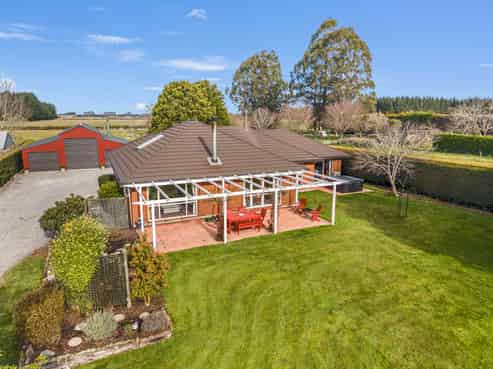 1731 Cust Road, Cust