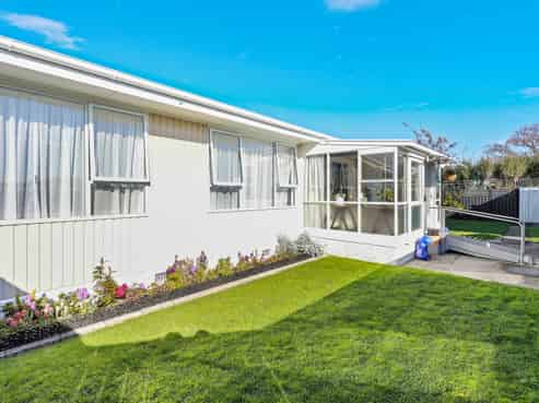2/27 Hutcheson Street, Mayfield