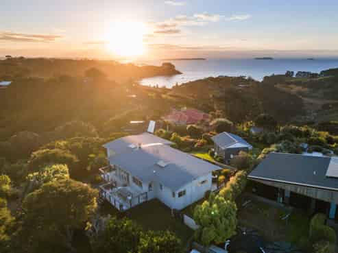 71 Crescent Road East, Ostend