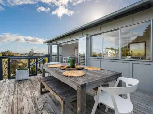 71 Crescent Road East, Ostend