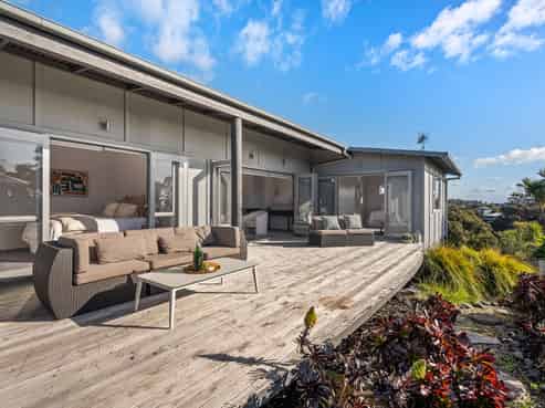 71 Crescent Road East, Ostend