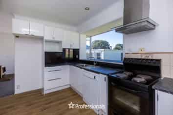 92 Pine Avenue, Ebdentown
