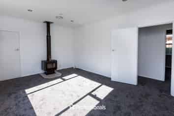 92 Pine Avenue, Ebdentown