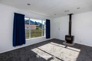 92 Pine Avenue, Ebdentown