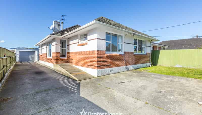 92 Pine Avenue, Ebdentown