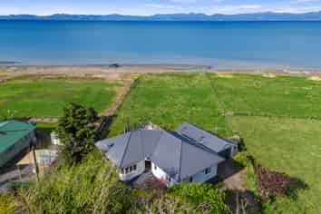 1620 East Coast Road, Whakatiwai