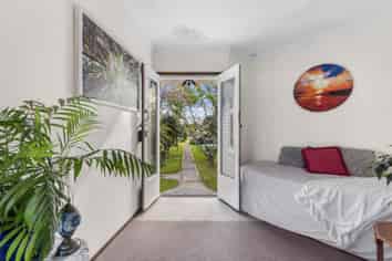 1620 East Coast Road, Whakatiwai